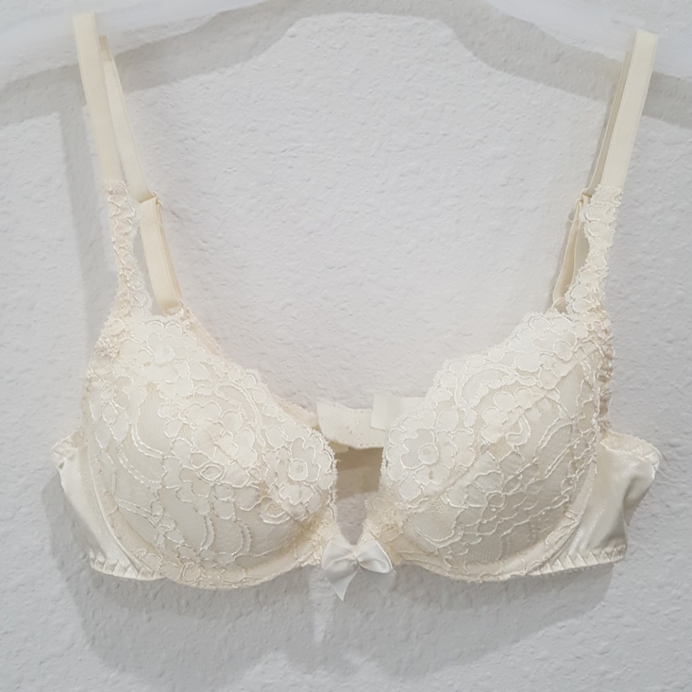 Victoria's Secret and Olga Bra Assortment - Picture 6 of 14